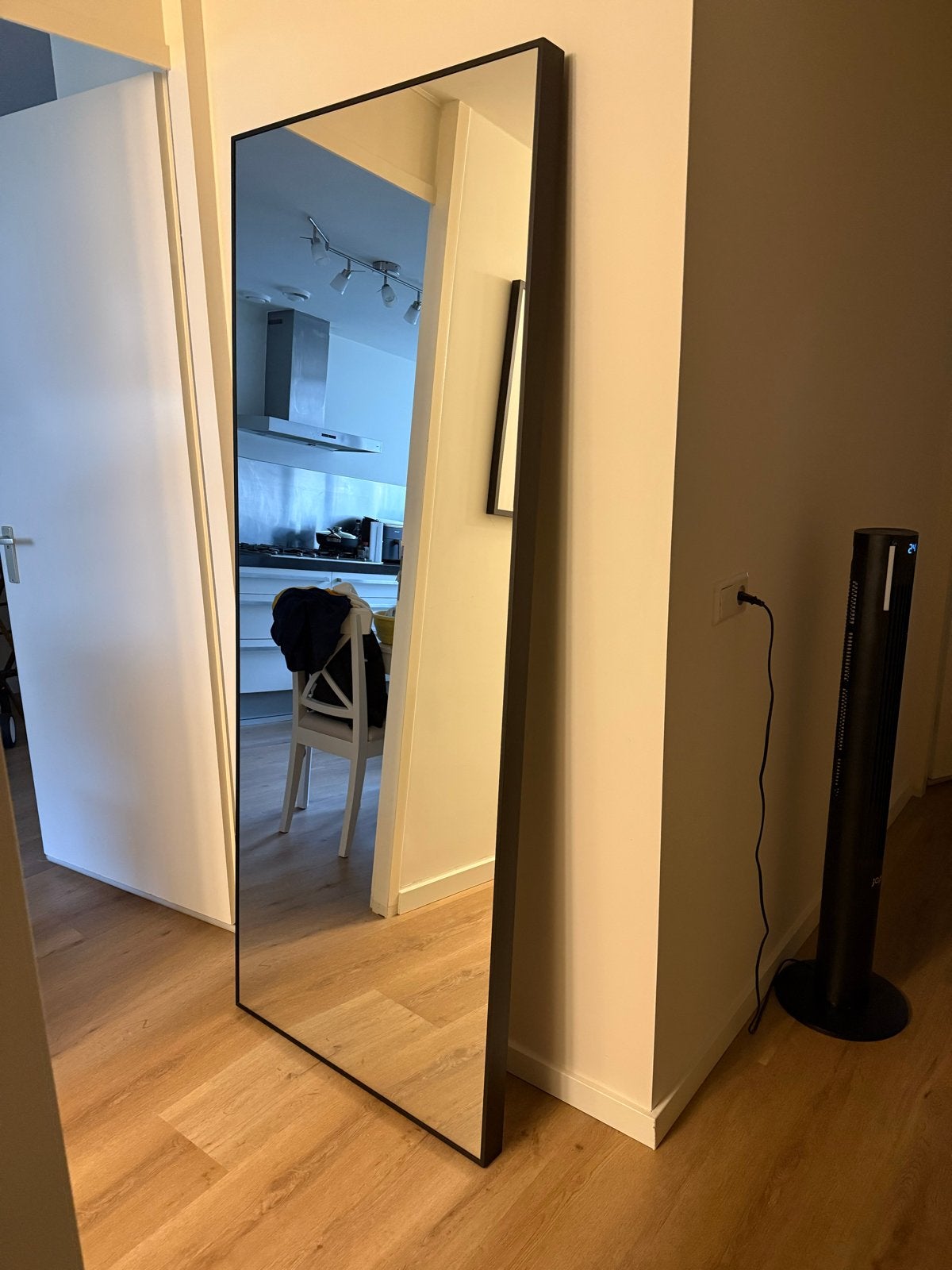 Grote spiegel met zwarte rand, Ophalen, 200 cm of meer, Zo goed als nieuw, Rechthoekig
