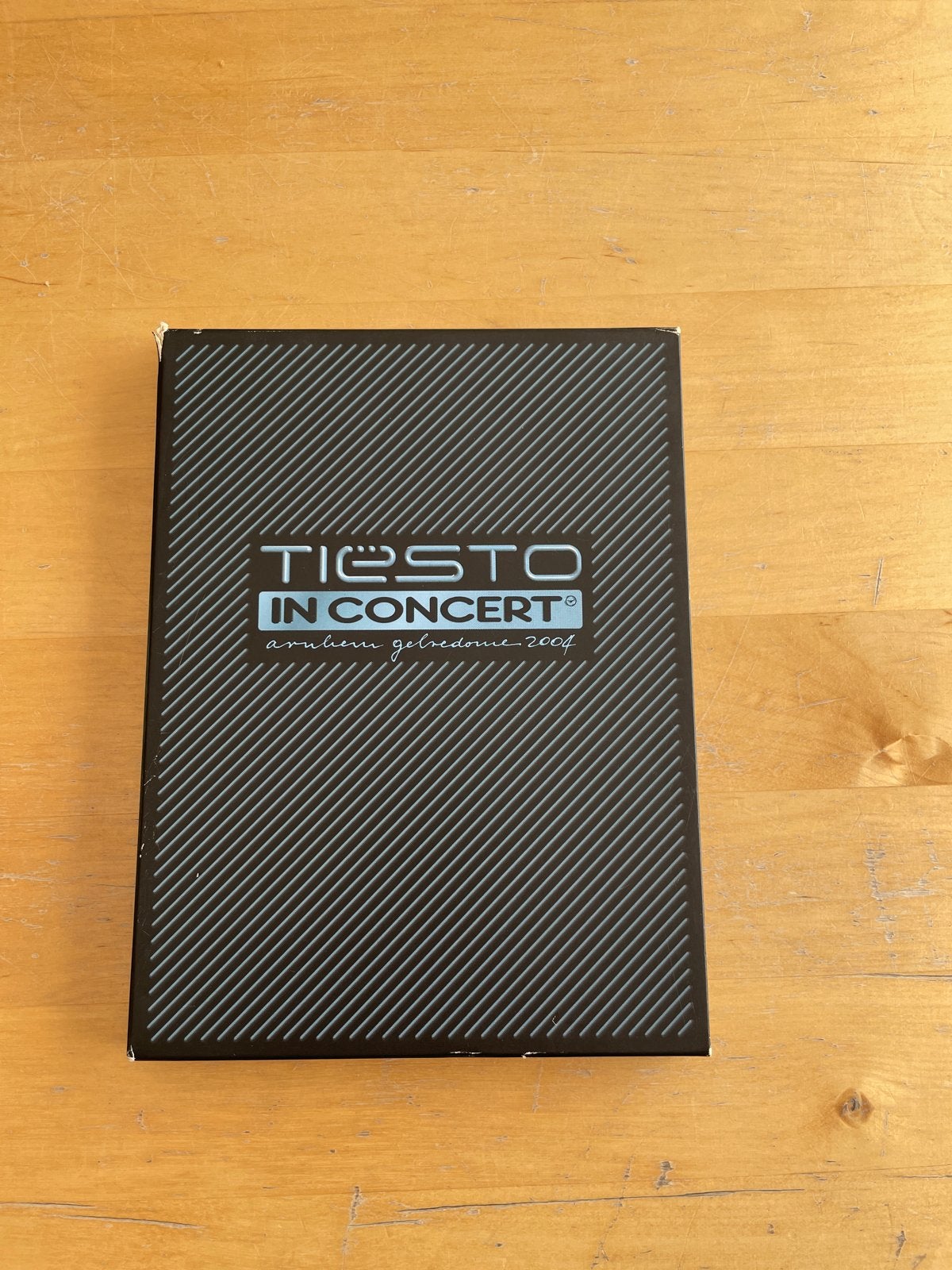DJ Tiësto In Concert Arnhem Gelredome 2004 DVD Boxset, Cd's en Dvd's, Cd's | Dance en House, Ophalen of Verzenden, Zo goed als nieuw