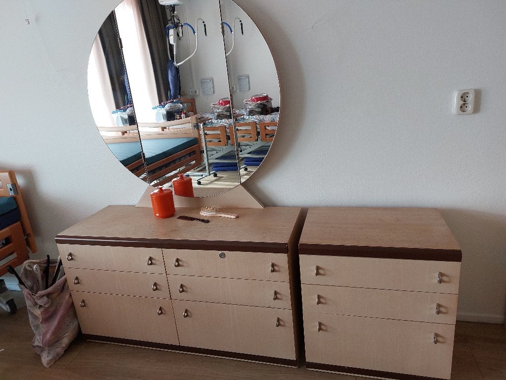 Retro kaptafel en bijbehorend nachtkastje GRATIS OPHALEN, Ophalen, Gebruikt, 65 cm of meer, 70 cm of meer