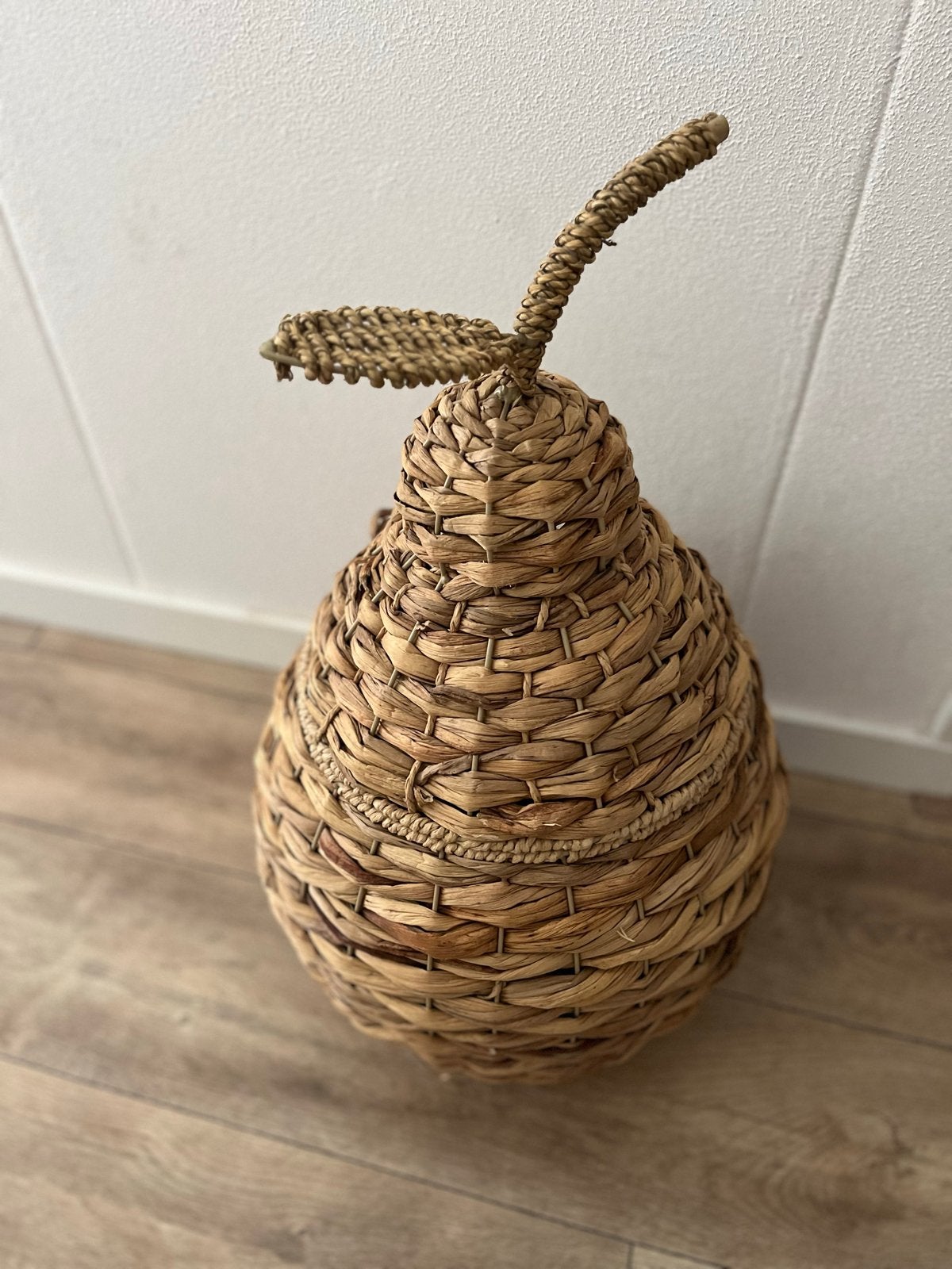 Rotan mand in de vorm van een peer - Kwantum, Huis en Inrichting, Boho, Ophalen of Verzenden, Zo goed als nieuw, Natuurlijk materiaal