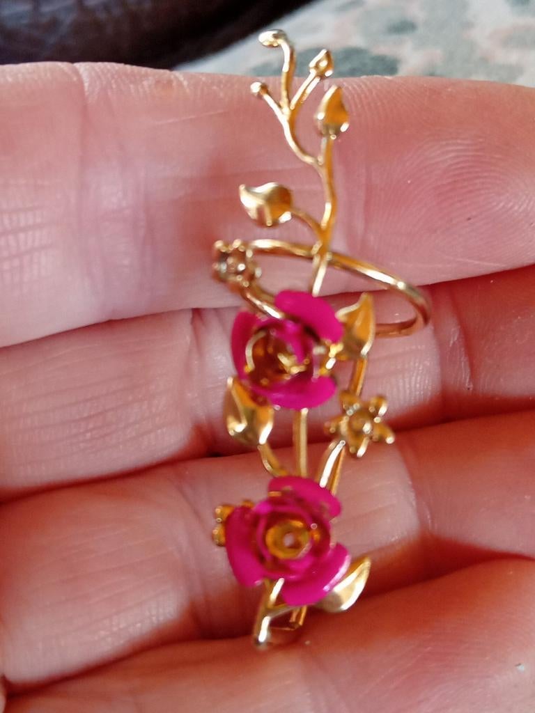 Gouden ring met roze rozen en bladeren, Overige materialen, Nieuw, Ophalen of Verzenden, 17 tot 18