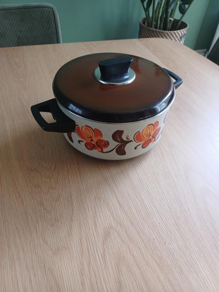 Retro pan met hip bloemenmotief, Ophalen of Verzenden, Gebruikt, Overige materialen, Kookpan of Snelkookpan