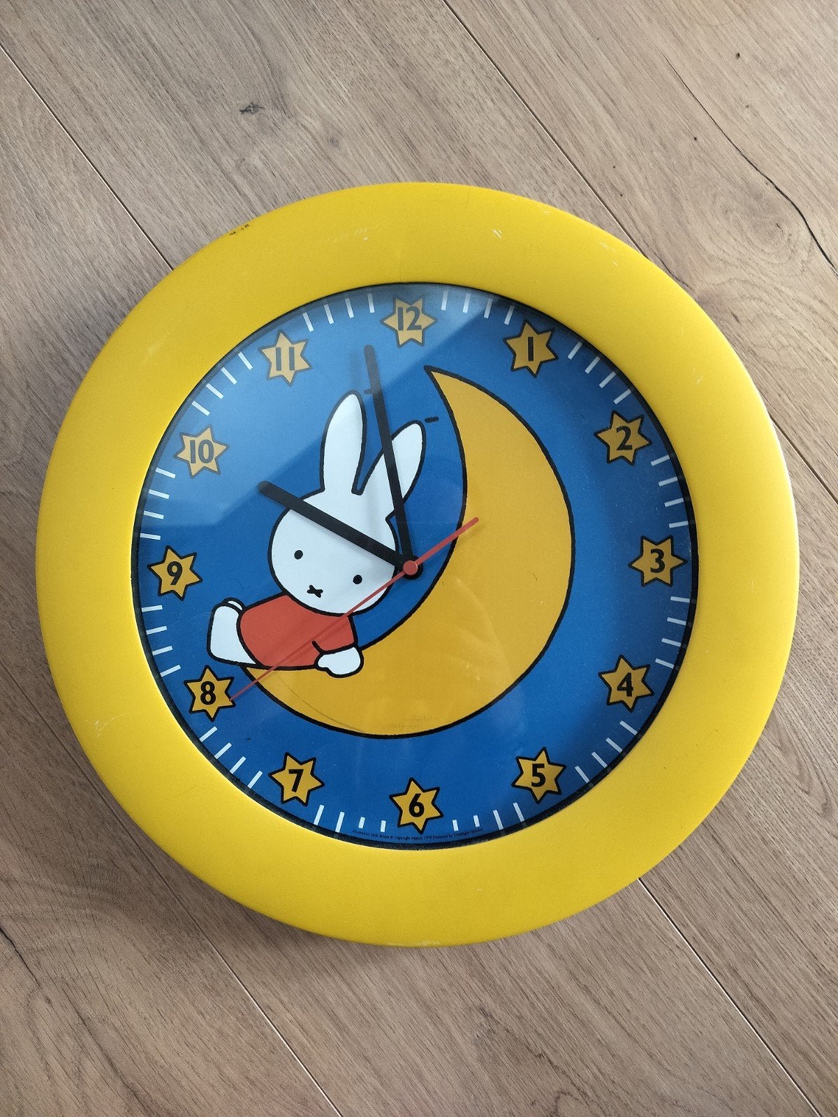 Nijntje wandklok - Geel met blauw en Nijntje op maan, Gebruikt, Overige merken, Geel, Ophalen of Verzenden