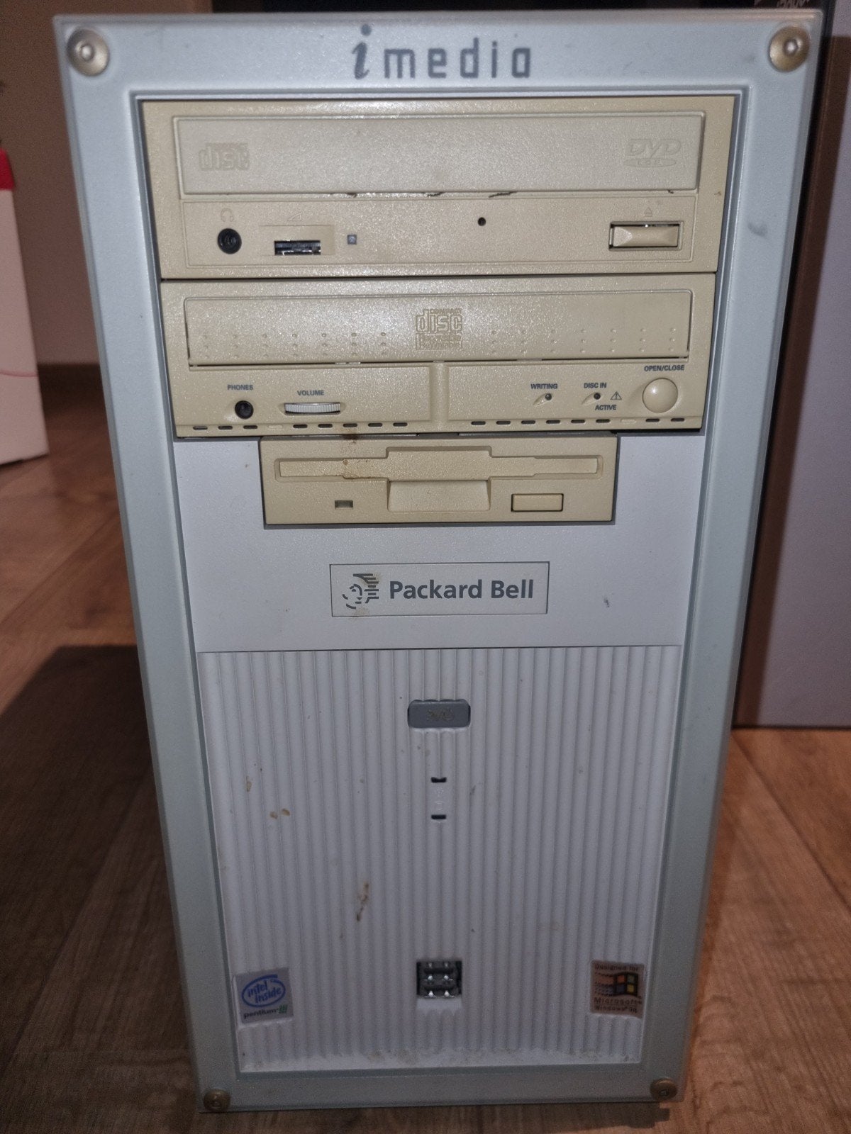 Packard Bell imedia 5800i RW (defect), Minder dan 4 GB, Ophalen of Verzenden, Niet werkend, Met videokaart