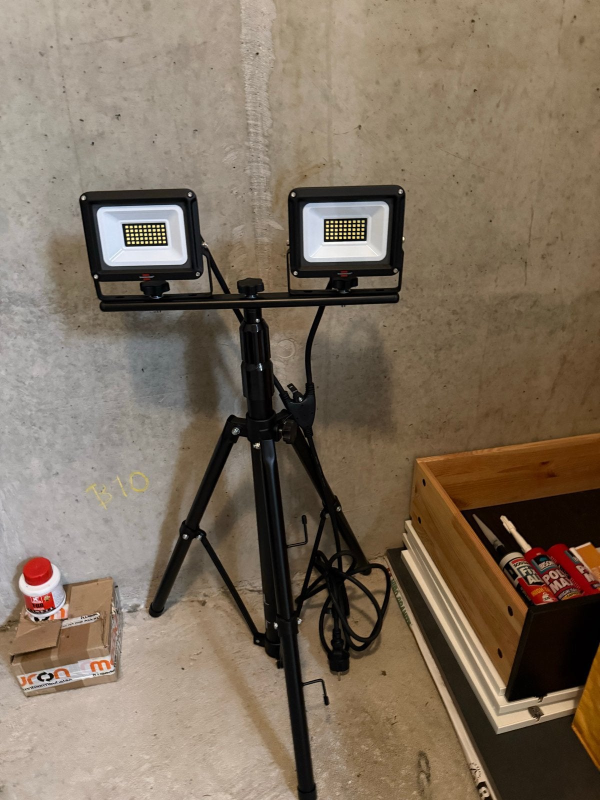 LED Bouwlamp op Statief - Dubbele Verlichting, Ophalen, Met statief, Zo goed als nieuw, Lamp met armatuur