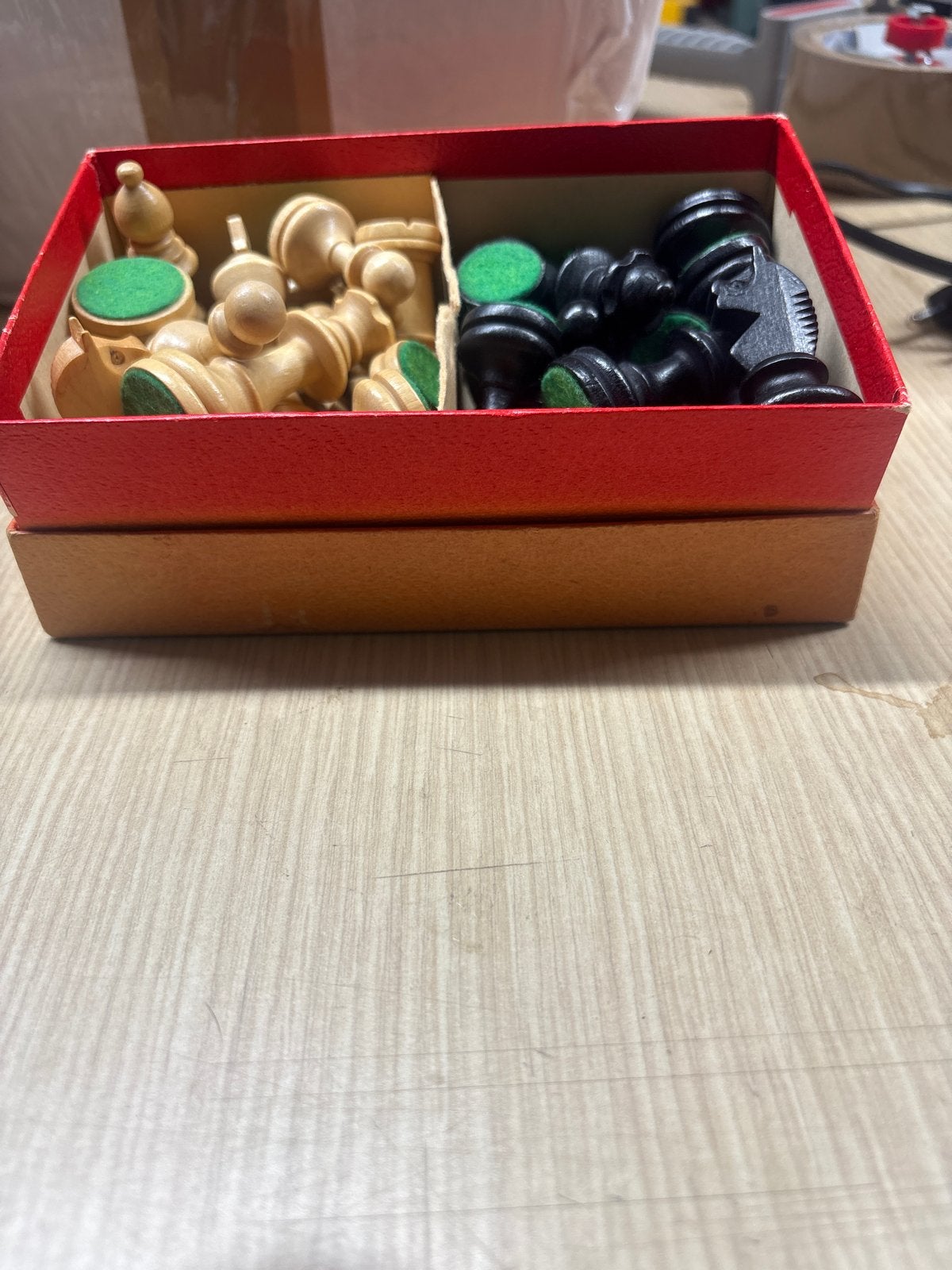 Houten schaakstukken in doosje, Ophalen of Verzenden, Gebruikt, Schaken