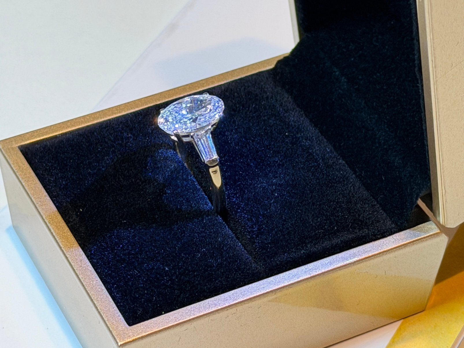Nieuwe 14K gouden verlovingsring met 4.00ct diamant- 17,25, Nieuw, Ophalen of Verzenden, 17 tot 18, Met edelsteen