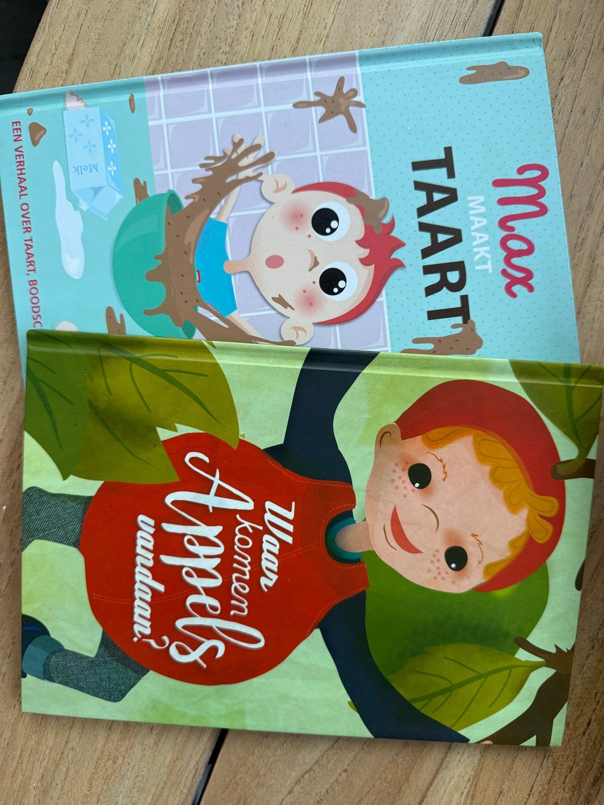2 leuke kinderboeken: Max Maakt Taart & Waar Komen Appels Va, Boeken, Ophalen of Verzenden, Zo goed als nieuw, 2 tot 3 jaar
