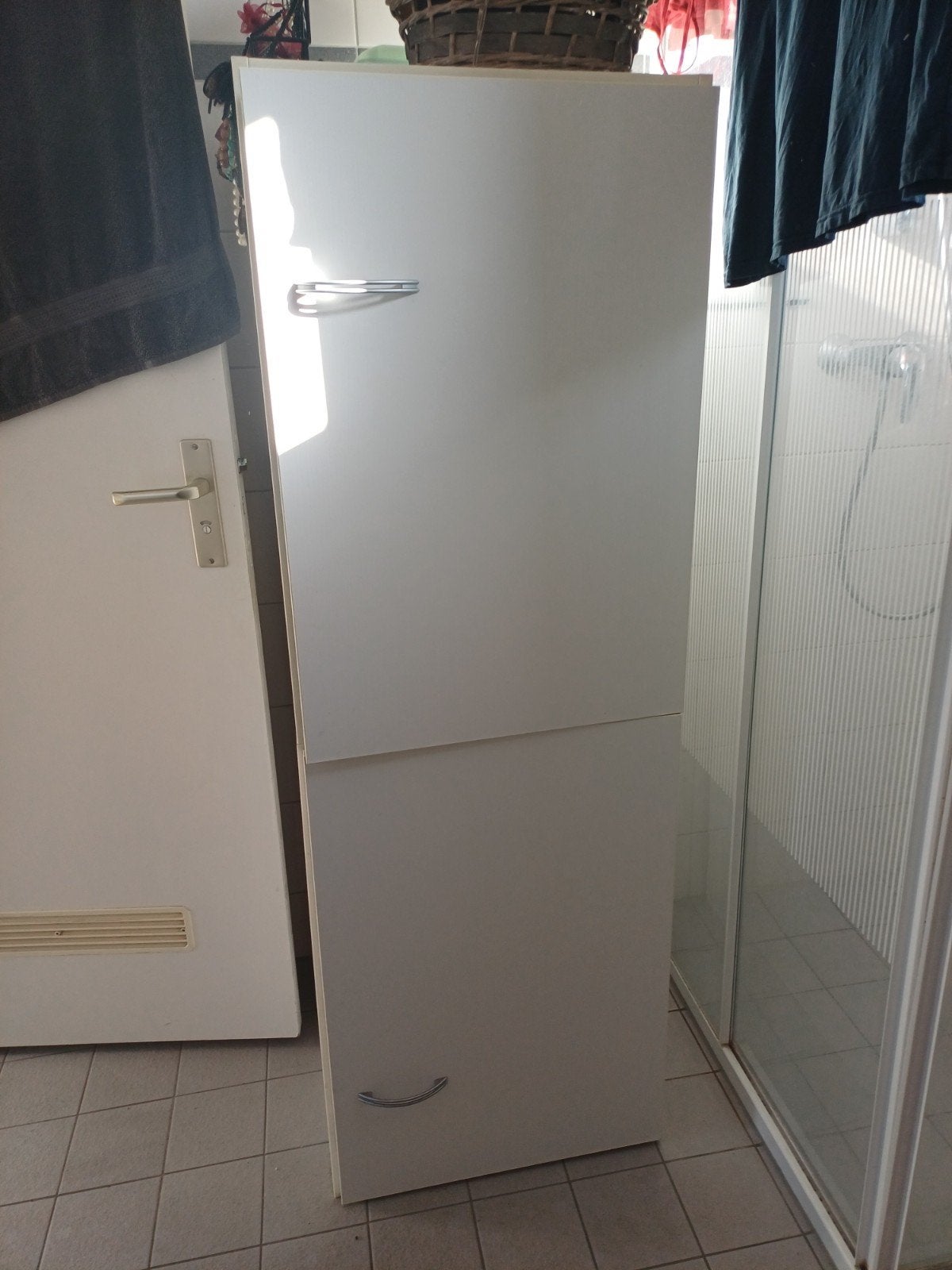 Gratis: 2 Witte kasten met deuren, Ophalen, Gebruikt