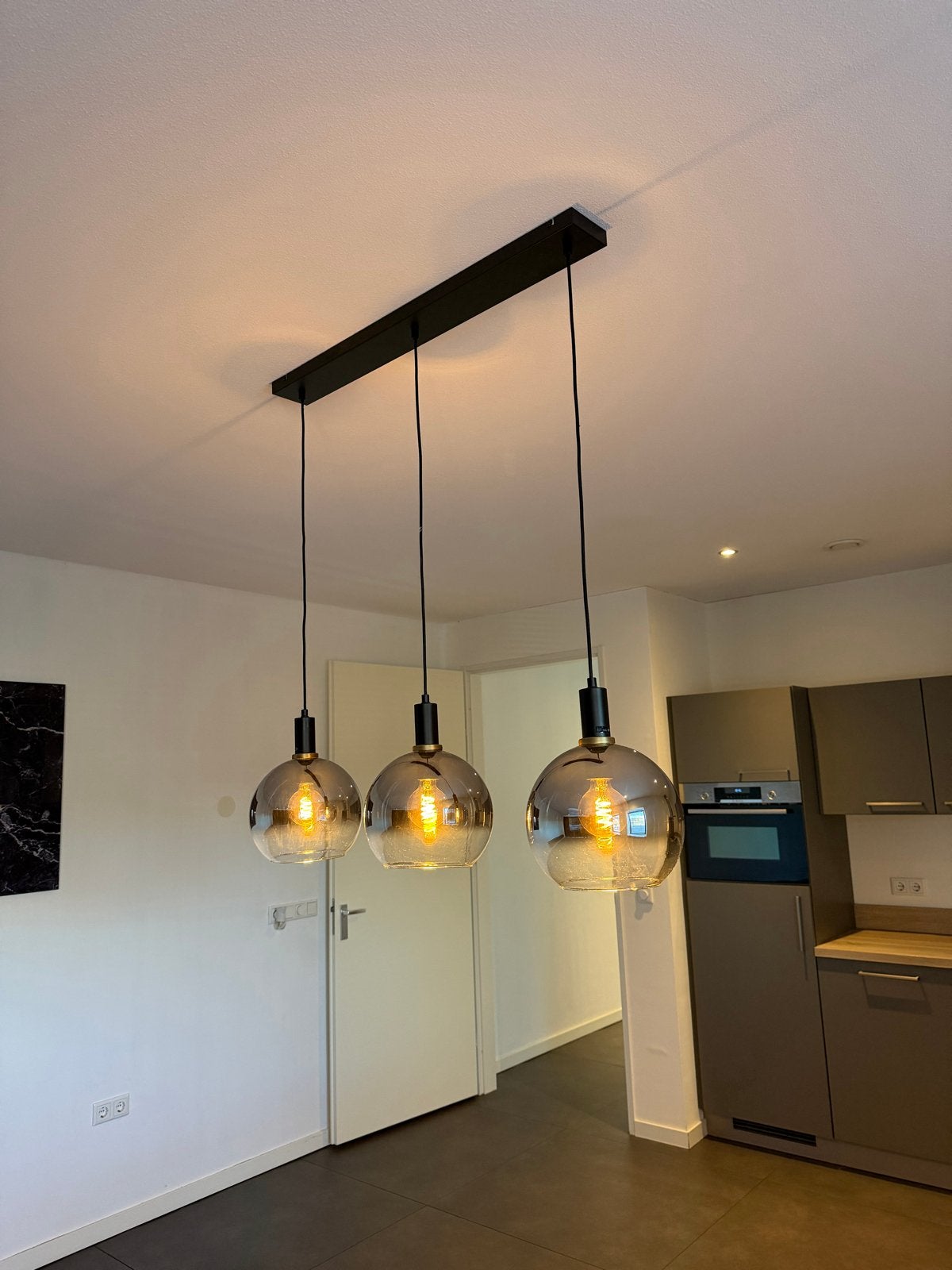 Moderne hanglamp met 3 bollen - Zo goed als nieuw!, Ophalen, Zo goed als nieuw, Glas, E27 (groot)
