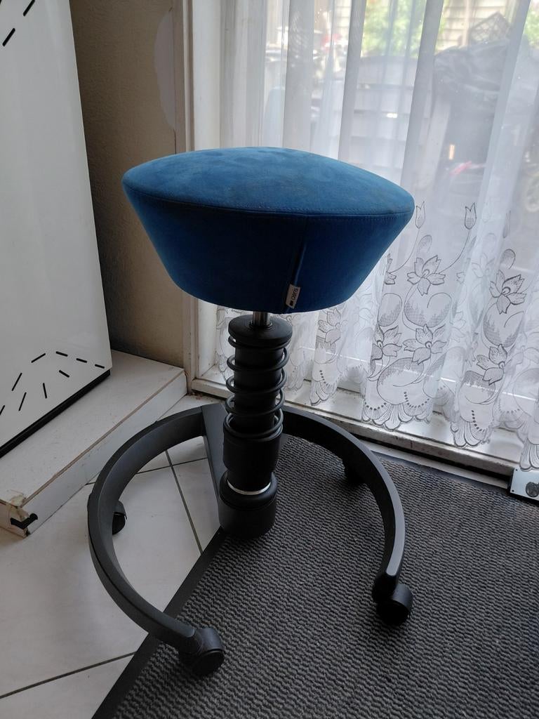 Aeris Swopper ergonomische kruk - Blauw nieuw prijs 625, Gebruikt, Blauw, Ophalen of Verzenden, Stof