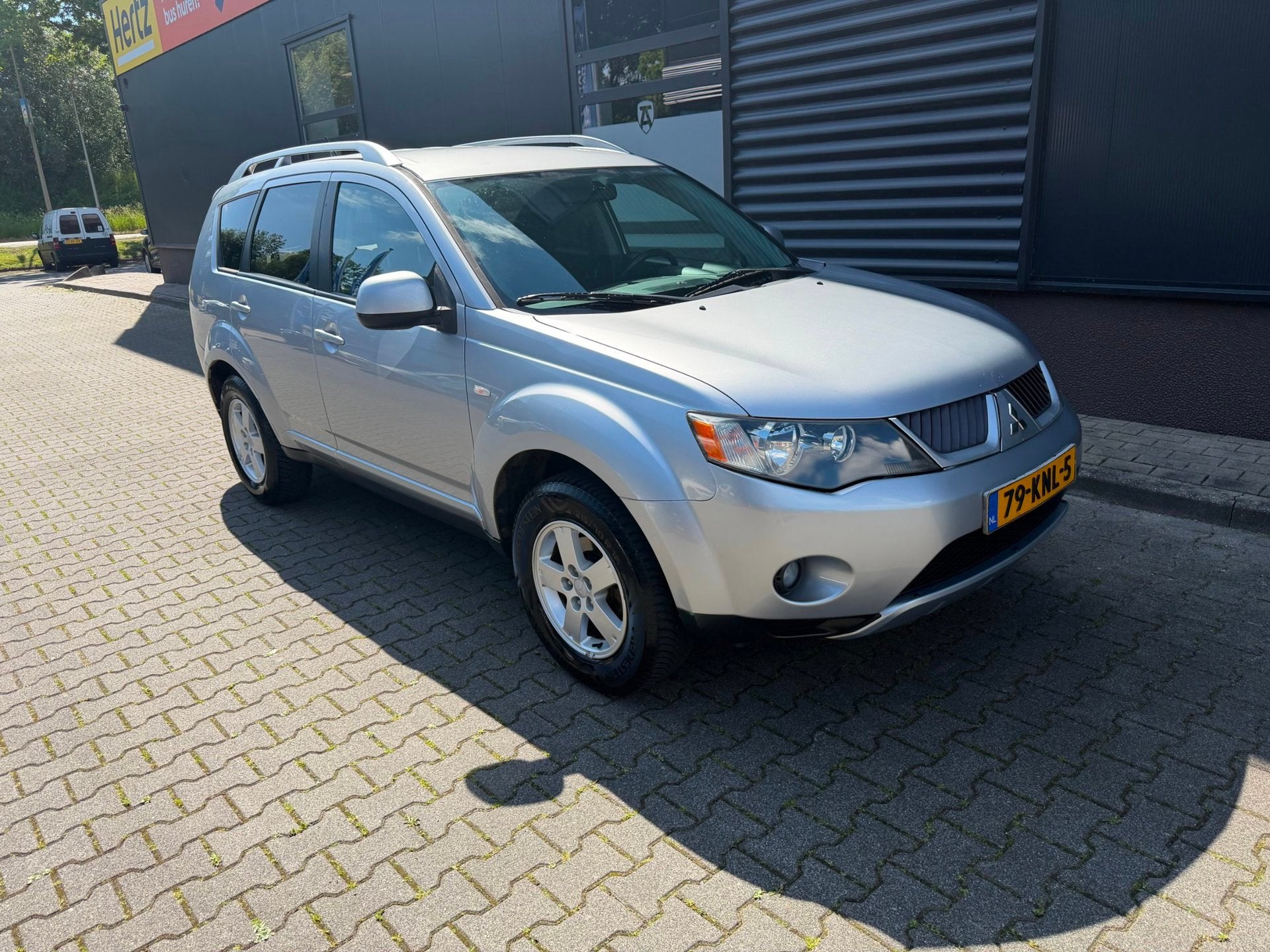 Mitsubishi Outlander 2.4 Intro Edition 2WD airco export prij, Auto's, Voorwielaandrijving, Stof, Zwart, 4 cilinders