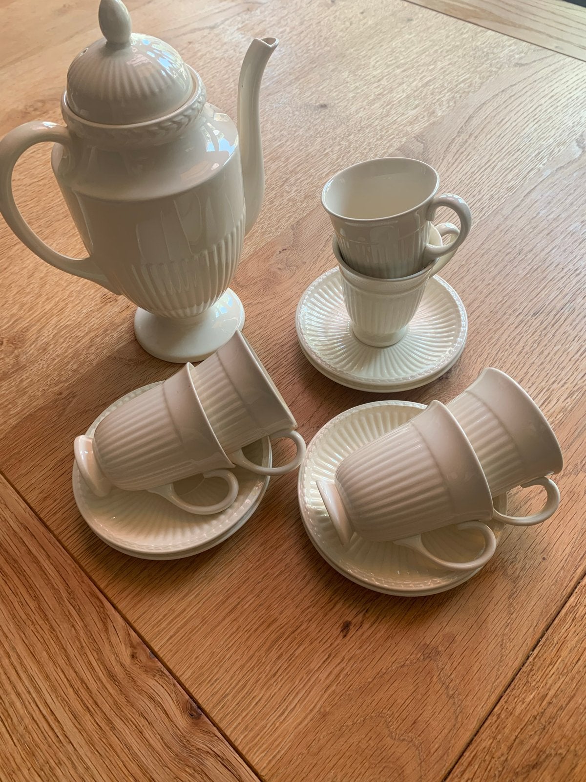 Wedgwood Edme koffieservies - 1 koffiepot, 6 kopjes en schot, Huis en Inrichting, Keuken | Servies, Ophalen, Zo goed als nieuw