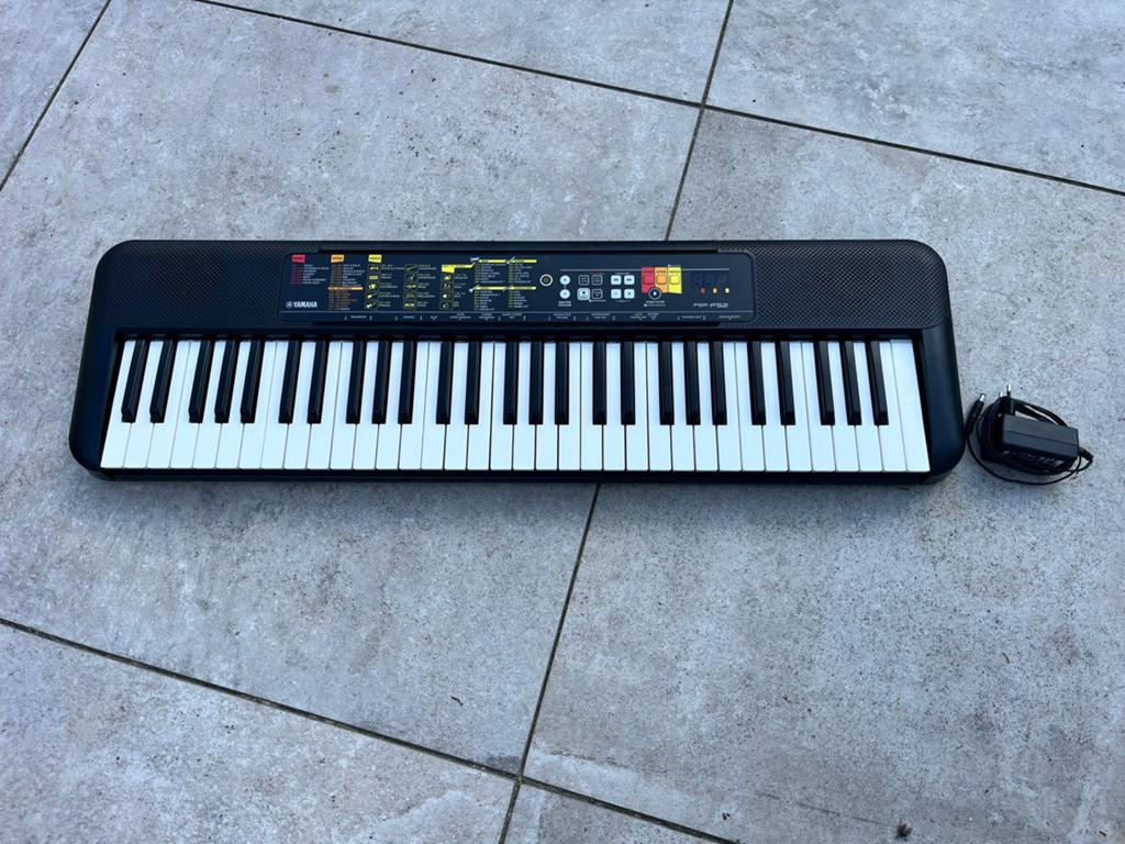 Yamaha PSR-F52 inclusief bladmuziekstandaard, Ophalen of Verzenden, Zo goed als nieuw, 61 toetsen, Yamaha