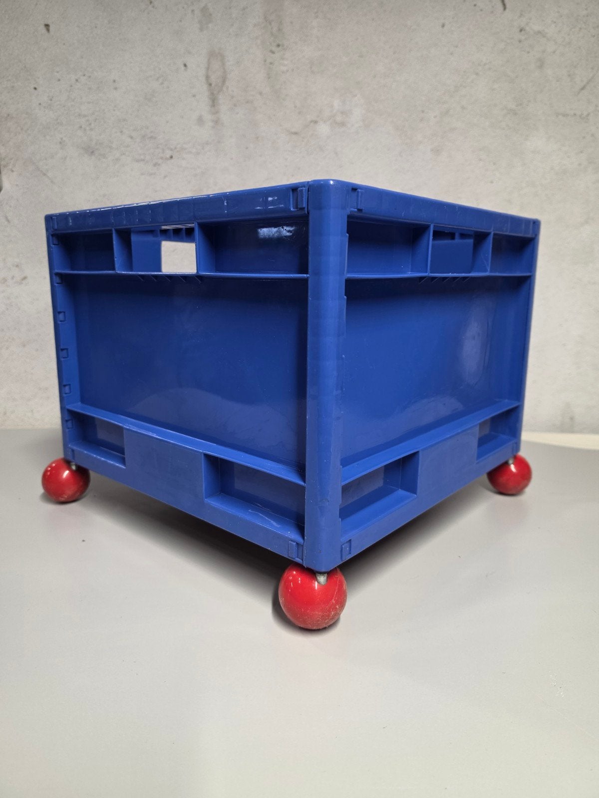 Vintage Ikea Märd opbergbox blauw met rode wielen, Ophalen of Verzenden, Minder dan 50 cm