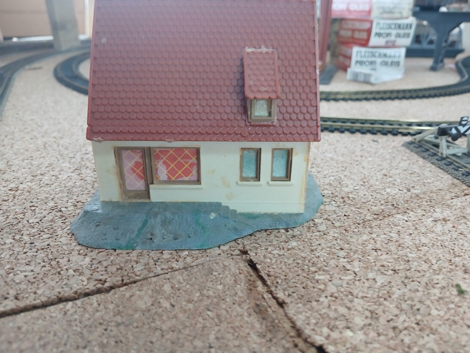 Huisje ho, Hobby en Vrije tijd, Modeltreinen | H0, Ophalen of Verzenden, Gelijkstroom of Wisselstroom, Brug, Tunnel of Gebouw