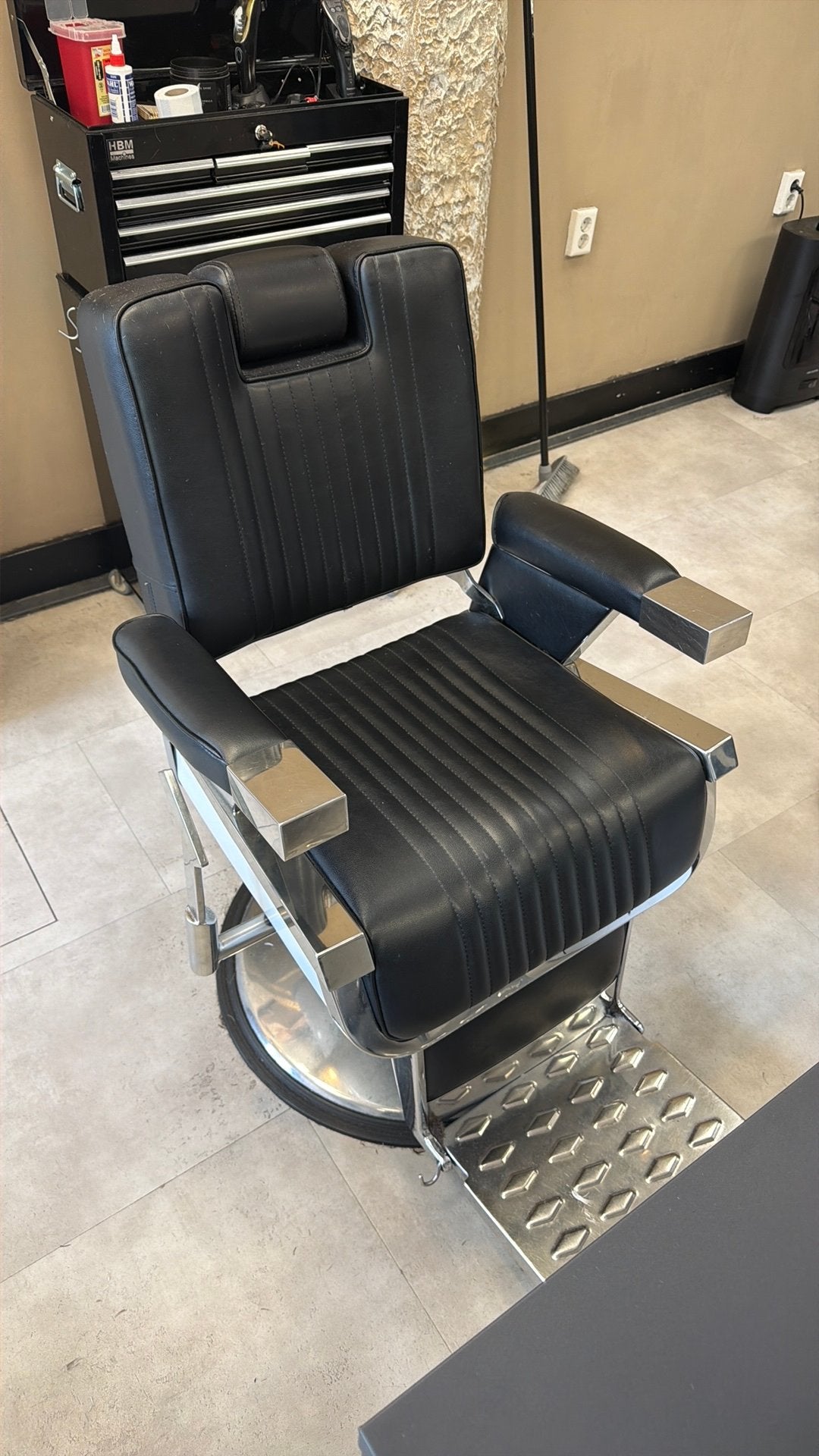 2x Professionele Barberstoel - Zwart en chroom, Huis en Inrichting, Ophalen of Verzenden, Gebruikt