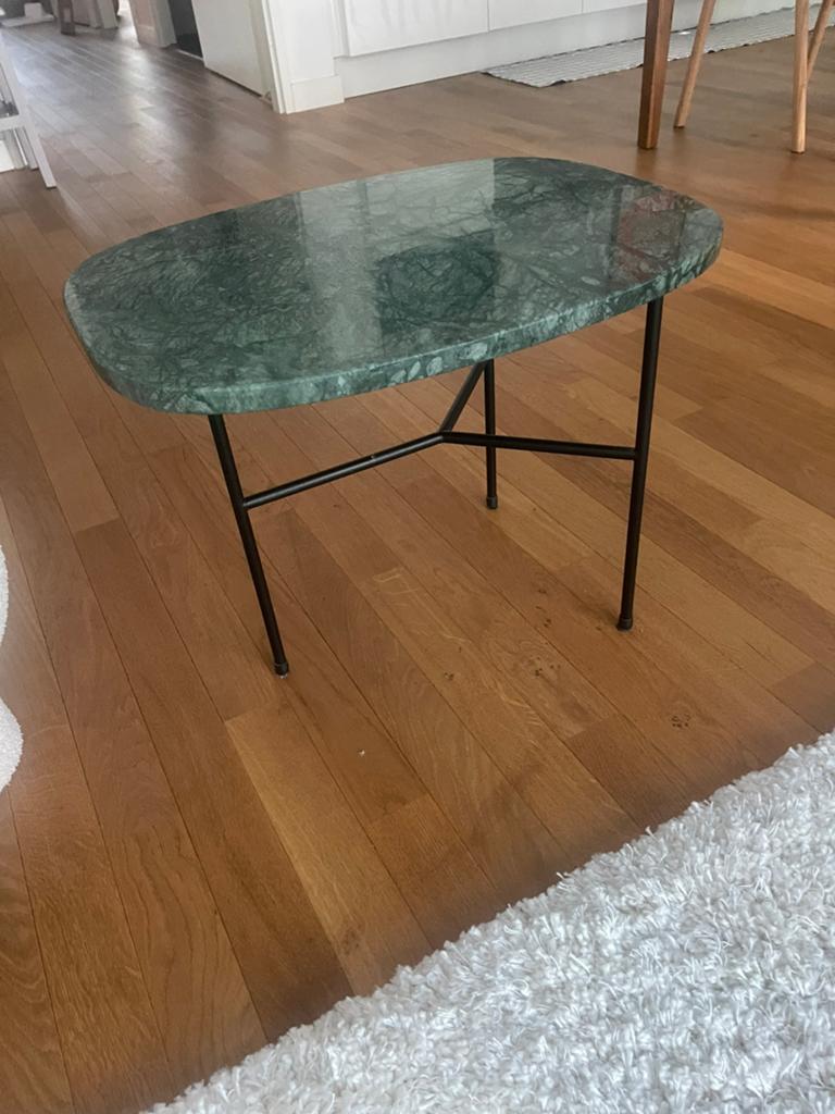 Saffier groene marmeren bijzettafel - Bolia, Huis en Inrichting, Tafels | Bijzettafels, Ophalen, Minder dan 55 cm, Zo goed als nieuw