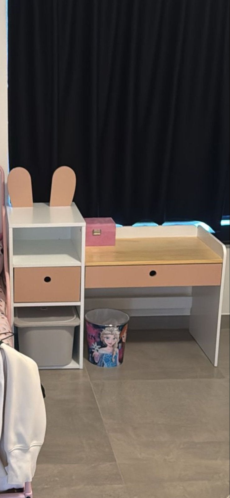 Bureau basisschool BUNNY, Ophalen, Zo goed als nieuw, Tafel(s)