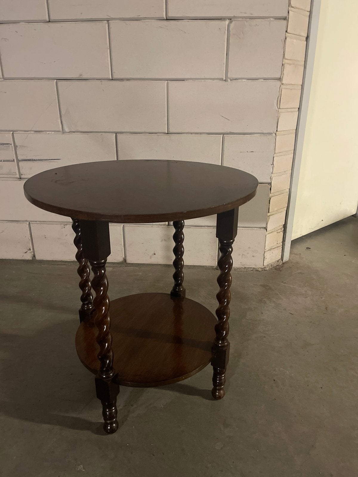 Antieke houten bijzettafel met gedraaide poten, Antiek en Kunst, Ophalen of Verzenden
