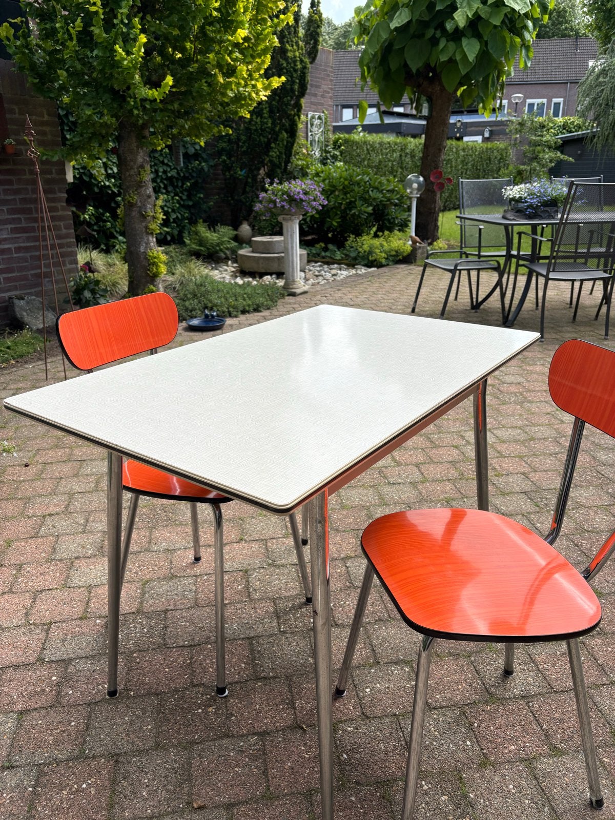 Formica tafel  met twee oranje stoelen, Ophalen, Gebruikt, 50 tot 100 cm, Tot twee personen