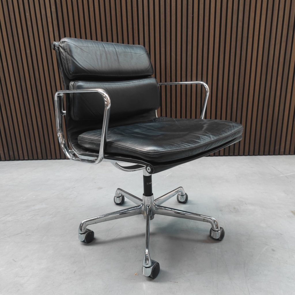 Herman Miller Eames EA 217 bureaustoel in zwart leder, Antiek en Kunst, Antiek | Meubels | Stoelen en Banken