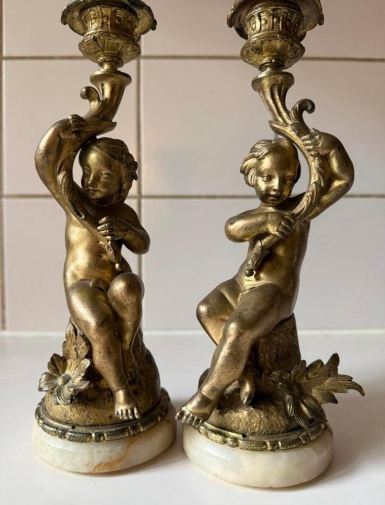 Antieke bronzen kandelaars met cherubijntjes op onyx voet, Ophalen of Verzenden, Koper of Brons