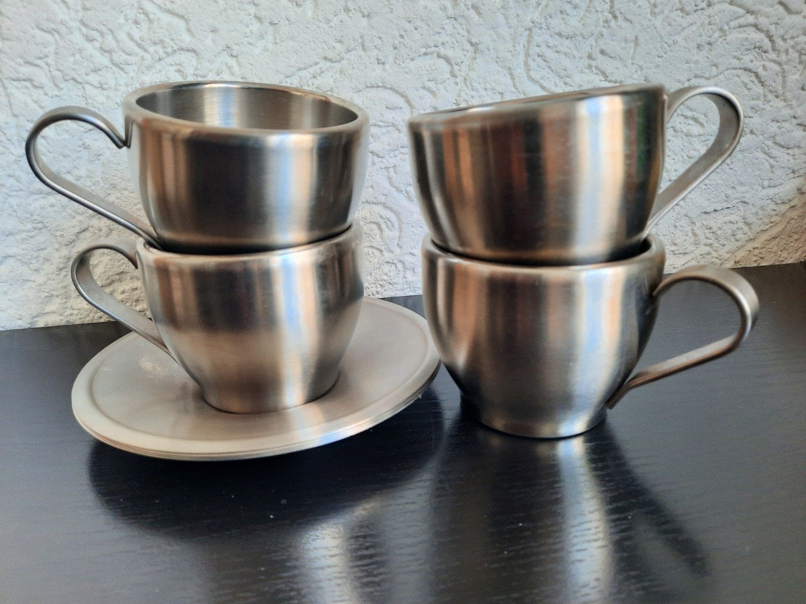 Set van 4 RVS cappucino Kopjes met Schotels, Huis en Inrichting, Keuken | Servies, Gebruikt, Ophalen of Verzenden, Metaal, Modern