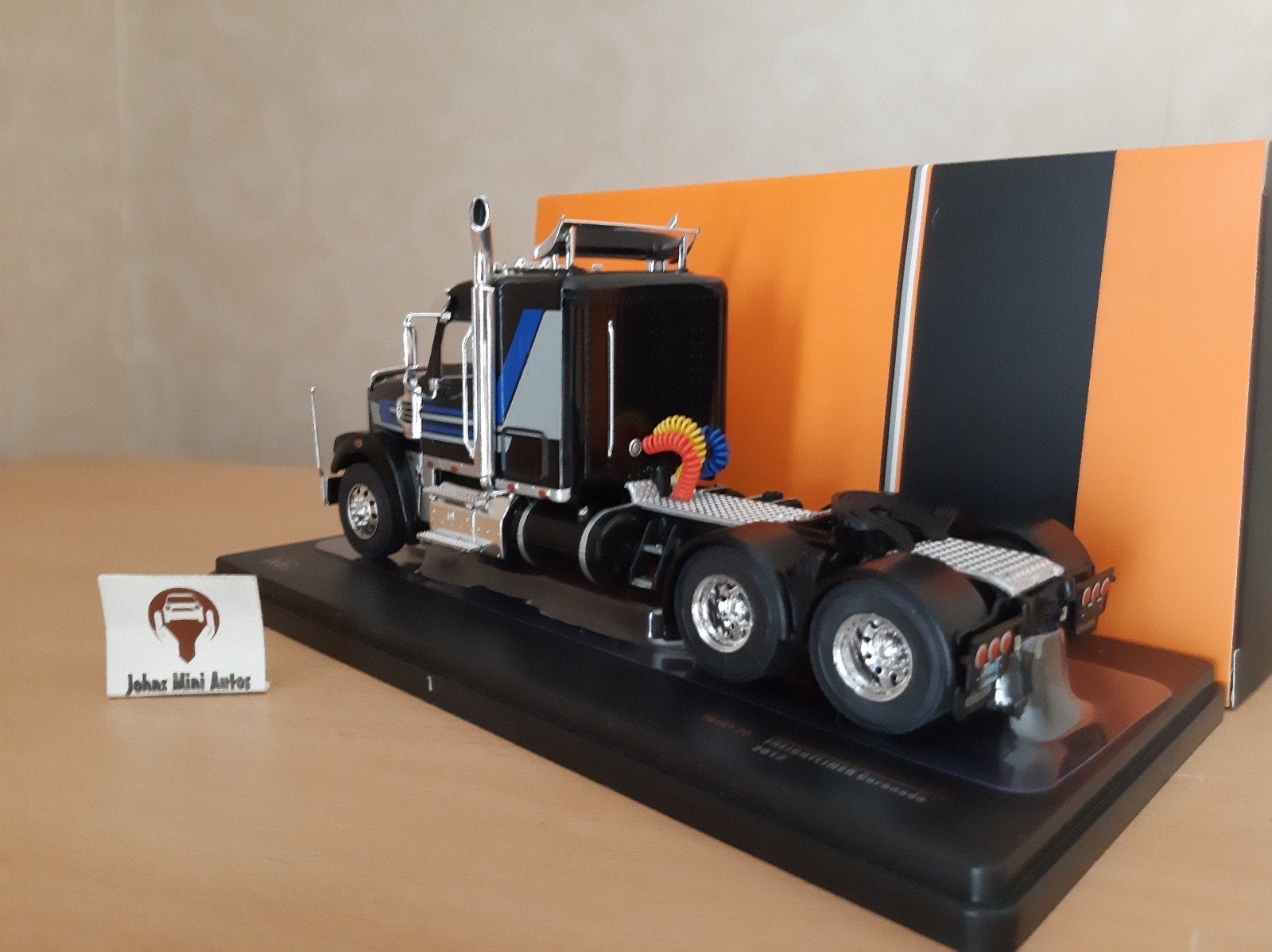 Freightliner Coronado 2012 Zwart/Grijs van IXO Trucks 1:43, Hobby en Vrije tijd, Modelauto's | 1:43, Overige merken, Nieuw, IXO Trucks