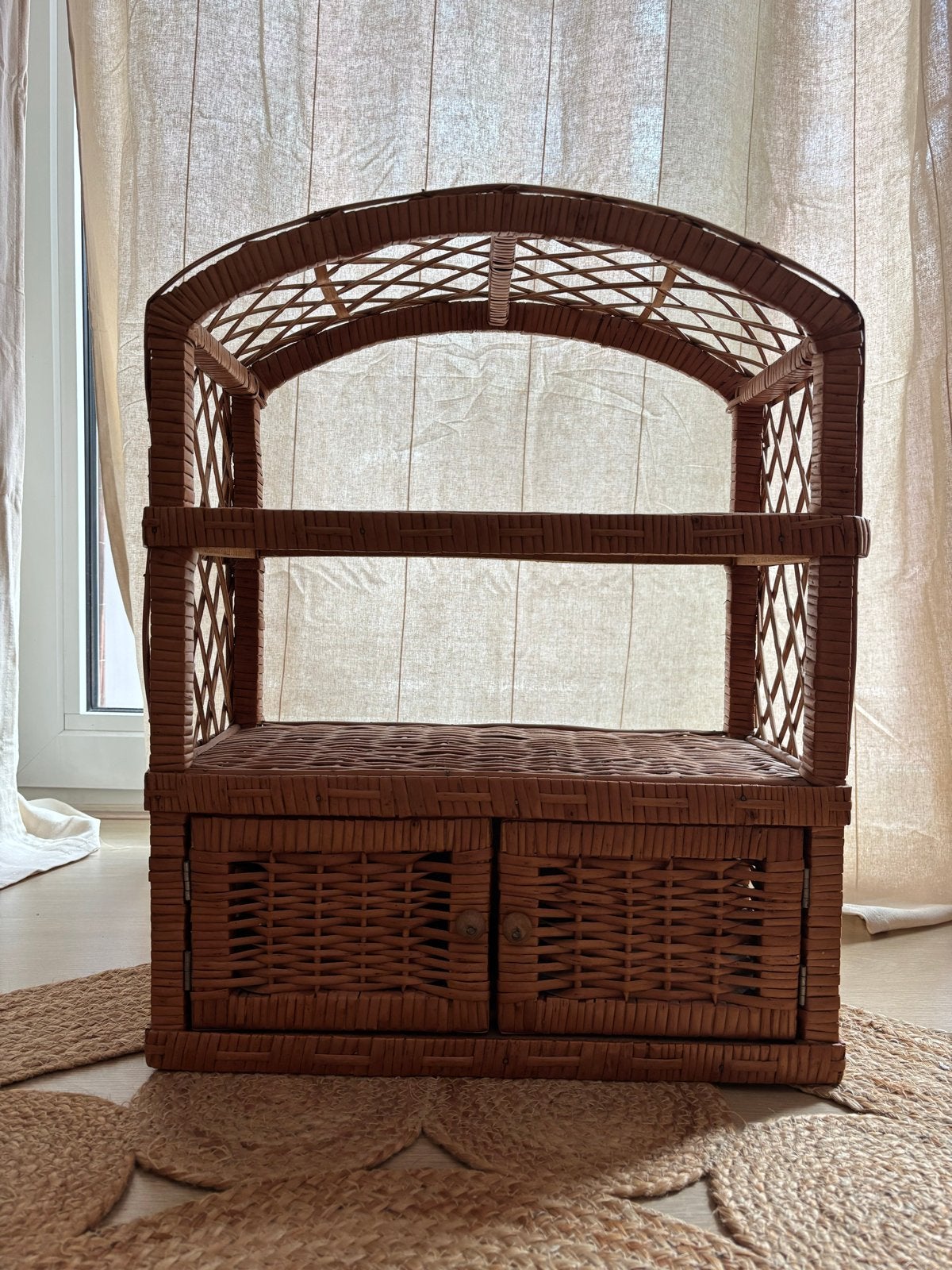 Vintage rotan rekje met kastje - 57x45x22 cm, Huis en Inrichting, Ophalen, Gebruikt