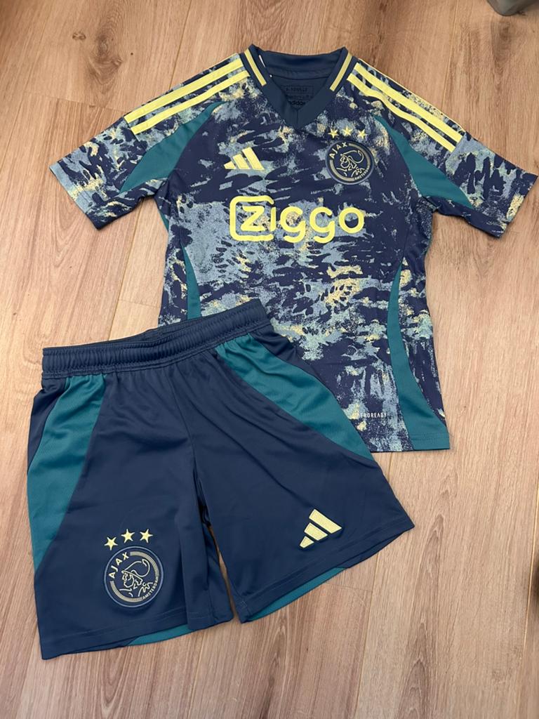 Ajax adidas voetbal tenue maat 140., Ophalen of Verzenden, Zo goed als nieuw, Jongen of Meisje, Sport- of Zwemkleding
