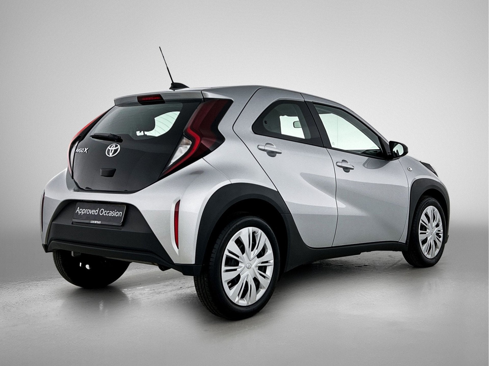 Toyota Aygo X 1.0 VVT-i MT Play | BTW Voertuig | Achteruitri, Auto's, Gebruikt, 920 kg, 4 stoelen, Origineel Nederlands