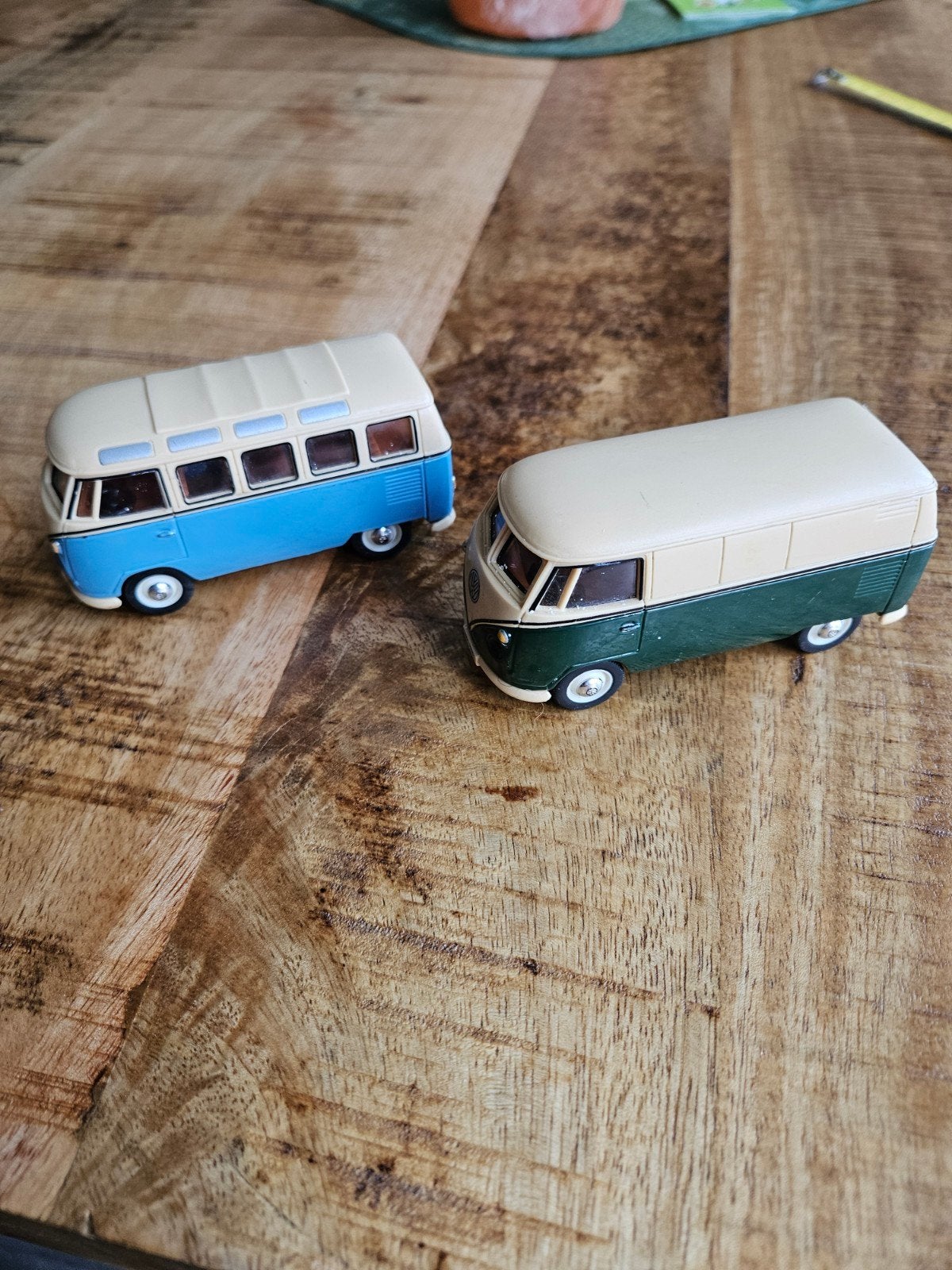 Set van 2 Volkswagen T1 Combi busjes - Modelauto's, Ophalen of Verzenden, Gebruikt, Auto