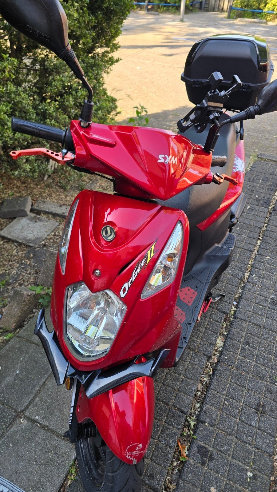 Rode Sym Orbit II Scooter met Topkoffer, Fietsen en Brommers, Ophalen, Gebruikt, Maximaal 45 km/u, Benzine