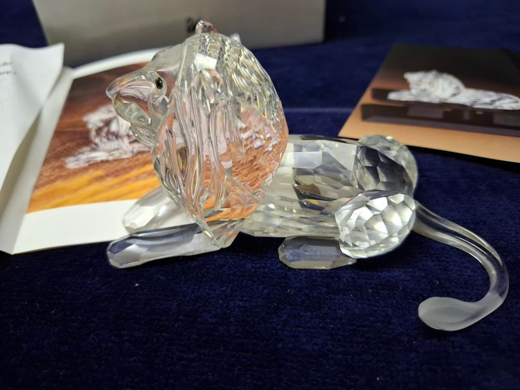 Swarovski Jaarstuk Leeuw compleet met doos en papieren, Ophalen of Verzenden, Zo goed als nieuw, Figuurtje