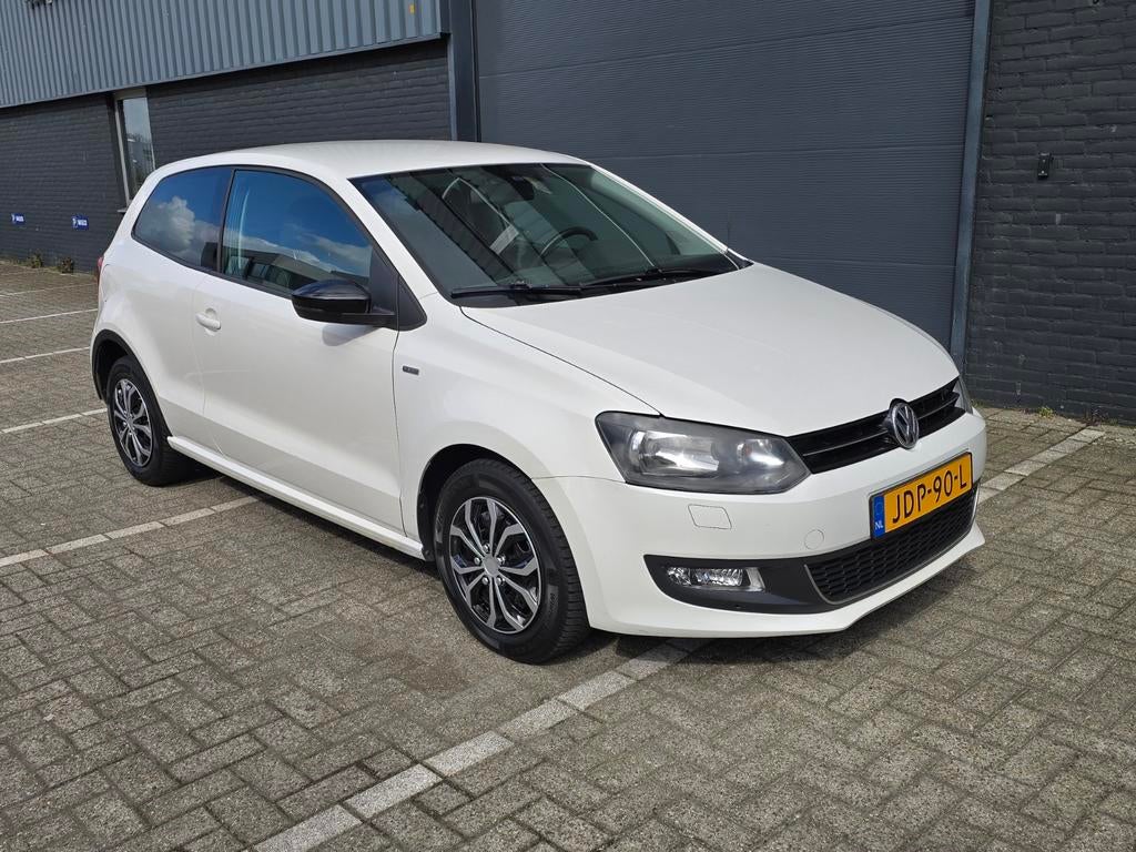 Volkswagen Polo 1.2 l Stoelverw l Carplay l Navi l  2012 Wit, Voorwielaandrijving, 967 kg, 1198 cc, Wit