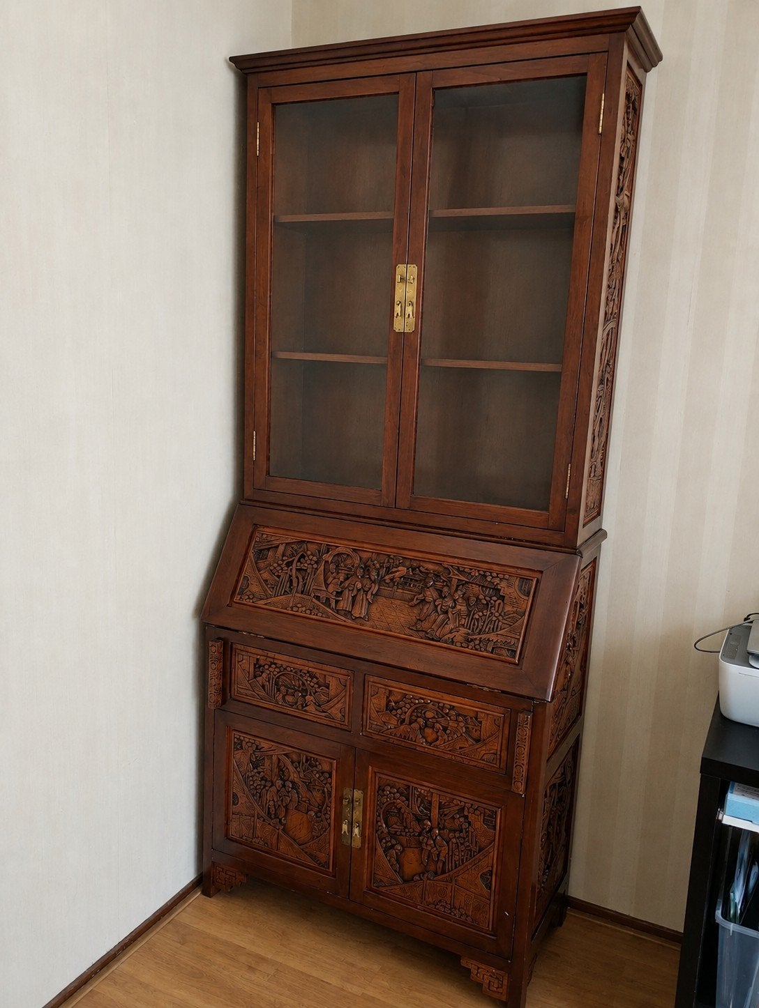 Antieke Chinese secretaire met vitrinekast en houtsnijwerk, Ophalen