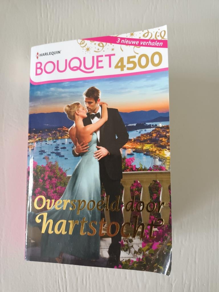Harlequin Bouquet 4500: Overspoeld door hartstocht, Ophalen of Verzenden, Zo goed als nieuw, Onbekend, Nederland