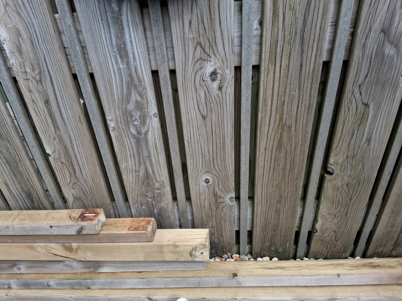 Gratis op te halenhouten palen gebruikt maar zijn nog prima, Tuin en Terras, Ophalen, Minder dan 3 meter, Hout, 1 tot 2 meter