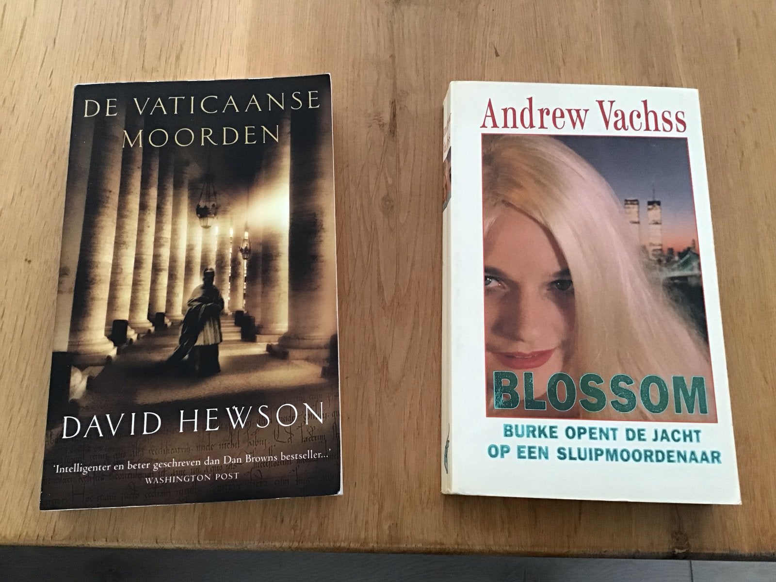 De Vaticaanse Moorden & Blossom - David Hewson & Andrew Vach, Boeken, Ophalen of Verzenden, Gelezen