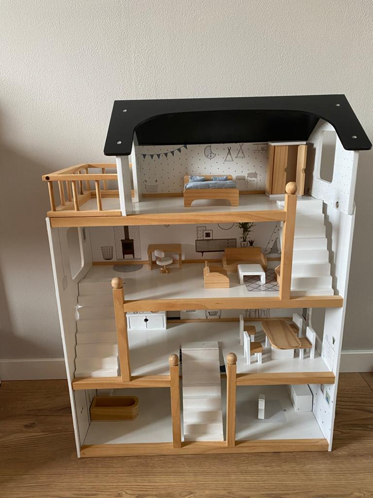 Petit amelie houten poppenhuis met meubels, Ophalen, Zo goed als nieuw, Poppenhuis