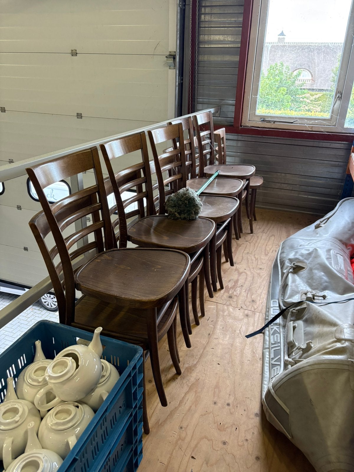 Cafe stoel, Ophalen