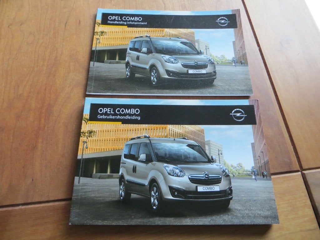 Instructieboek Opel Combo 2015 + handleiding audio/navi, Auto diversen, Handleidingen en Instructieboekjes, Ophalen of Verzenden