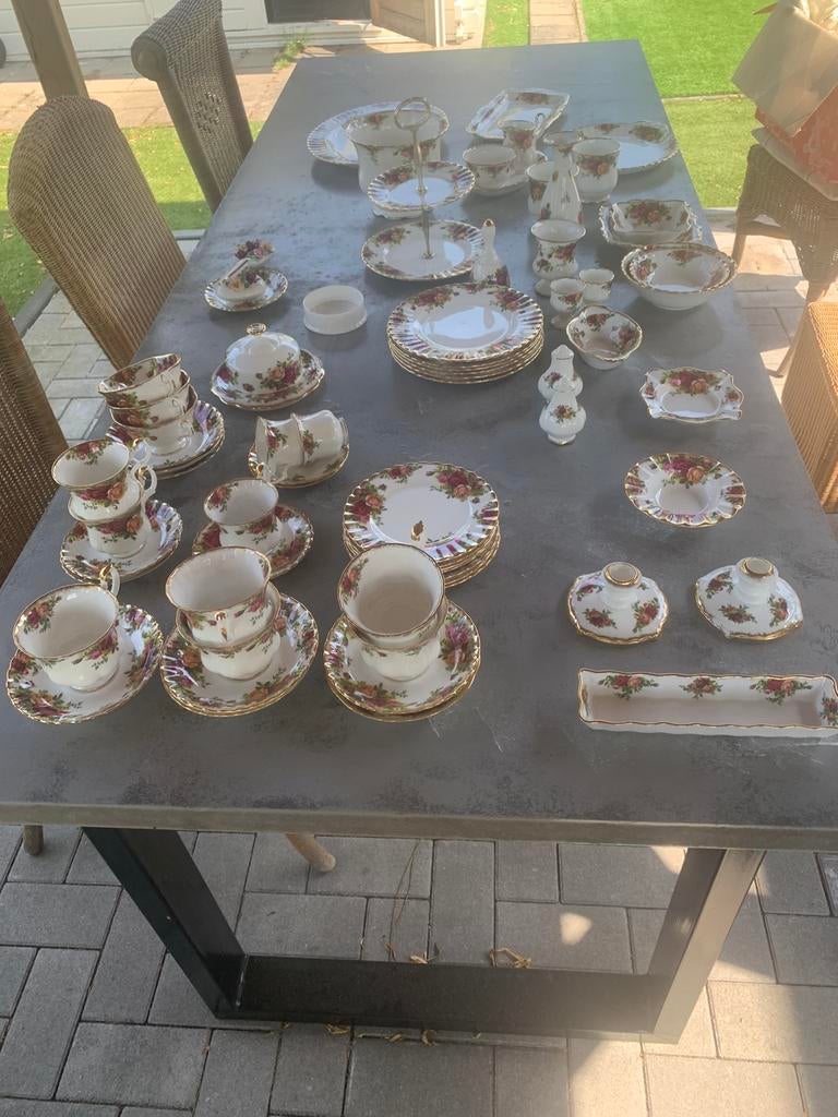 Servies Royal Albert old country rose, Ophalen