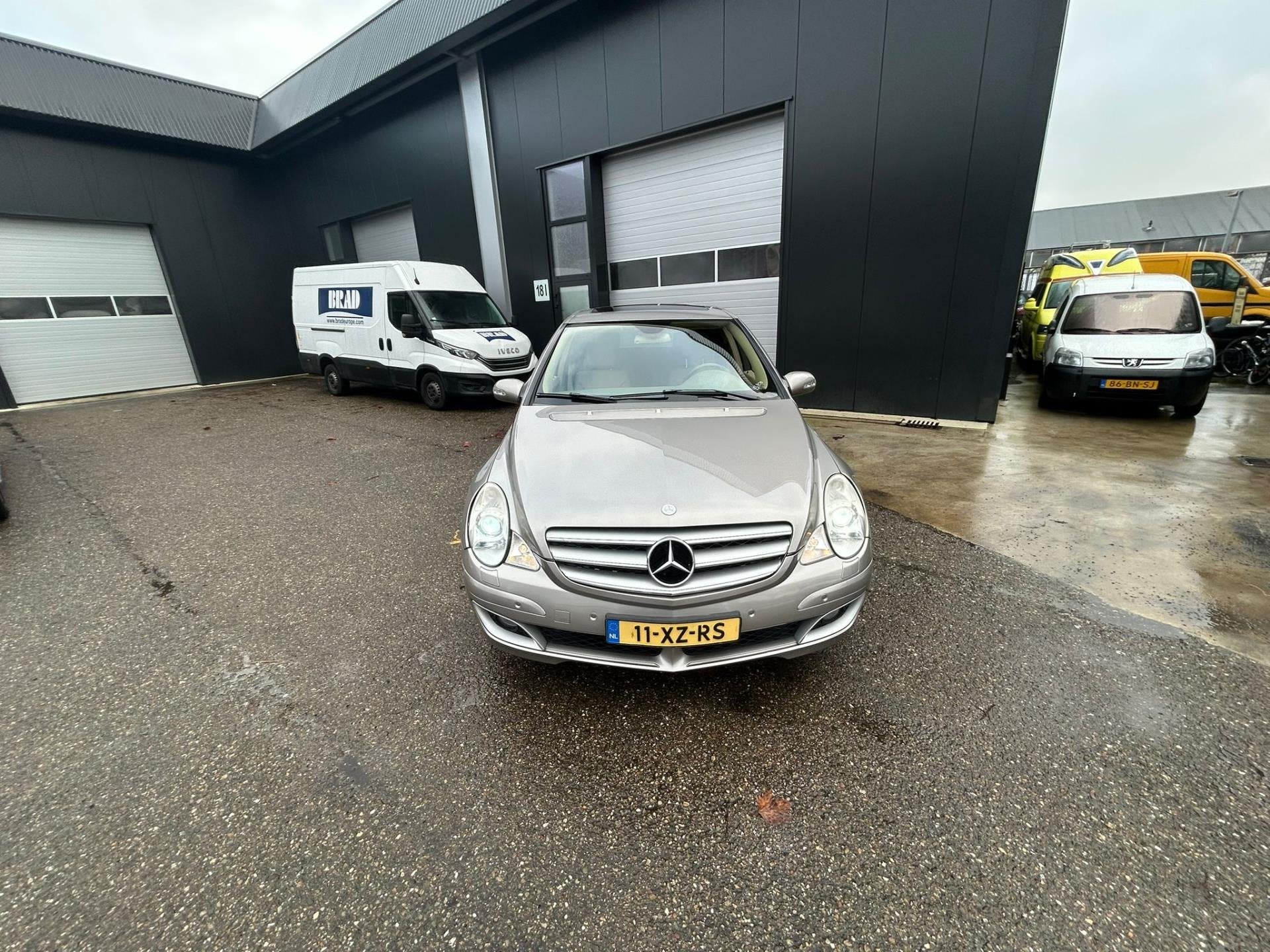 Mercedes-Benz R-klasse 350 4-Matic 6 pers 4x4, Automaat, Beige, 138 €/maand, Leder