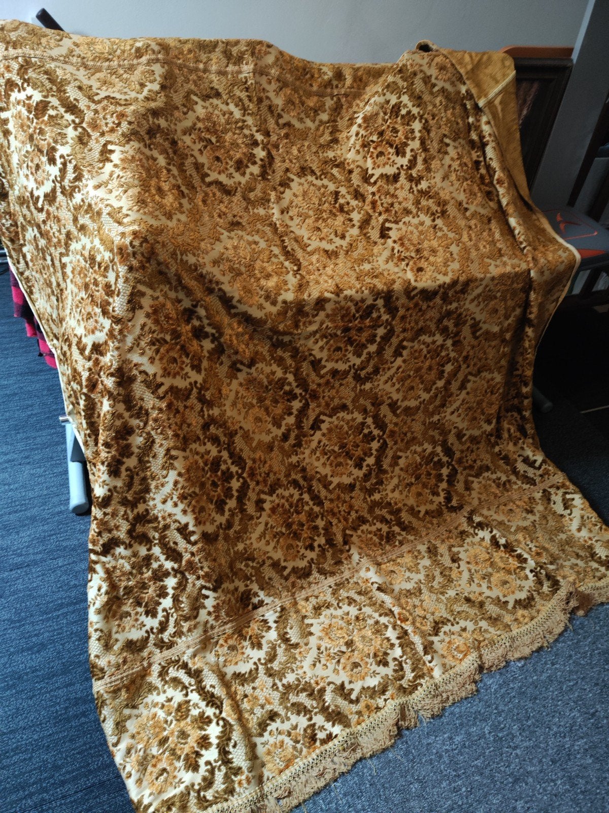 Prachtig geborduurde sprei / deken - 200x200cm, Gebruikt, Bruin, Tweepersoons, Ophalen of Verzenden