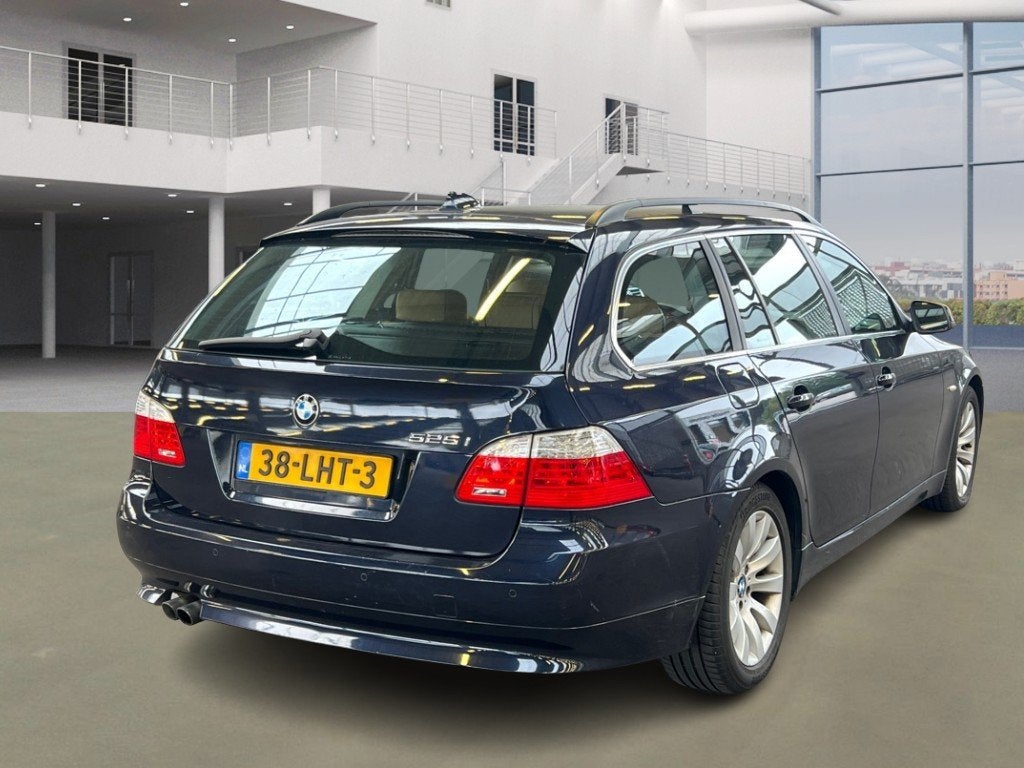 BMW 5-serie Touring 525i Business Line Edition II AUT|XENON|, Auto's, BMW, Achterwielaandrijving, Gebruikt, 2000 kg, Blauw