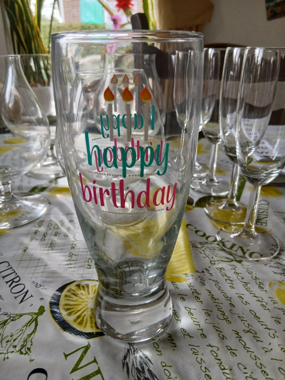 Bierglas Cristar Happy Birthday, Ophalen of Verzenden, Zo goed als nieuw, Bierglas