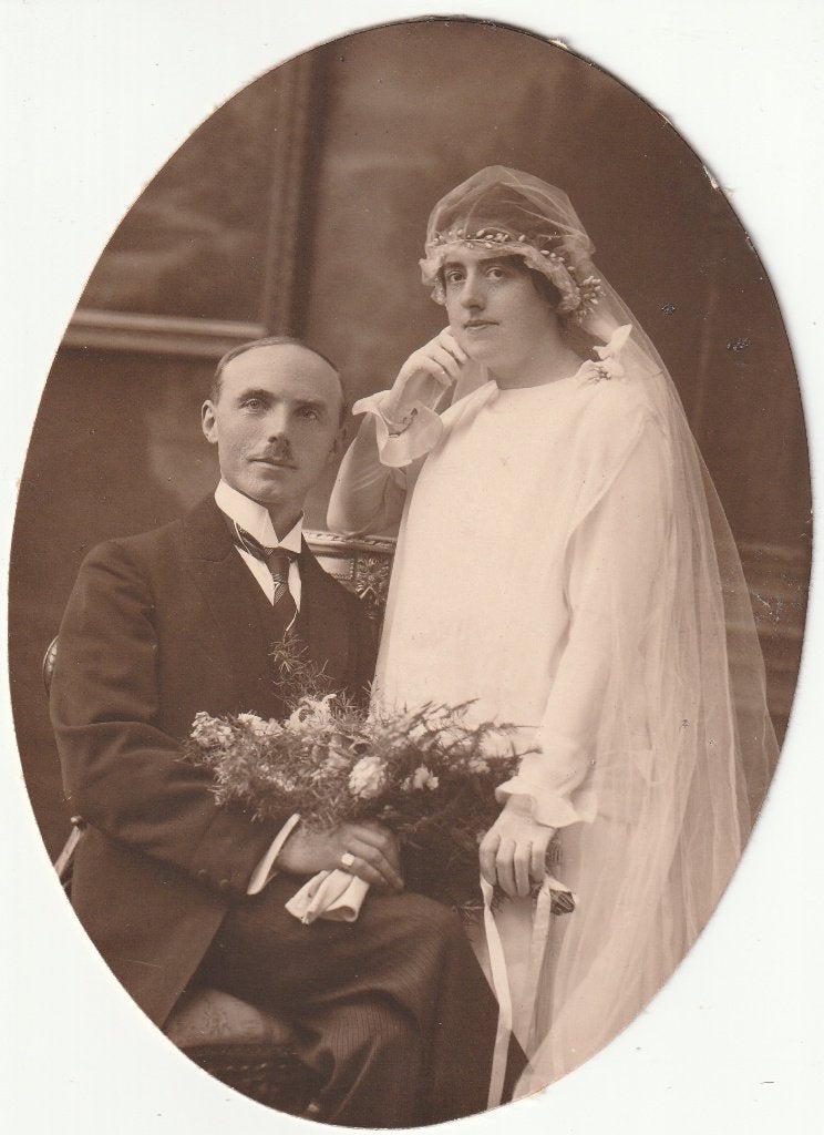 trouw  foto  -  ovaal   -  16 op 11.50  cm, Ophalen of Verzenden, Voor 1940, Zo goed als nieuw, Overige onderwerpen