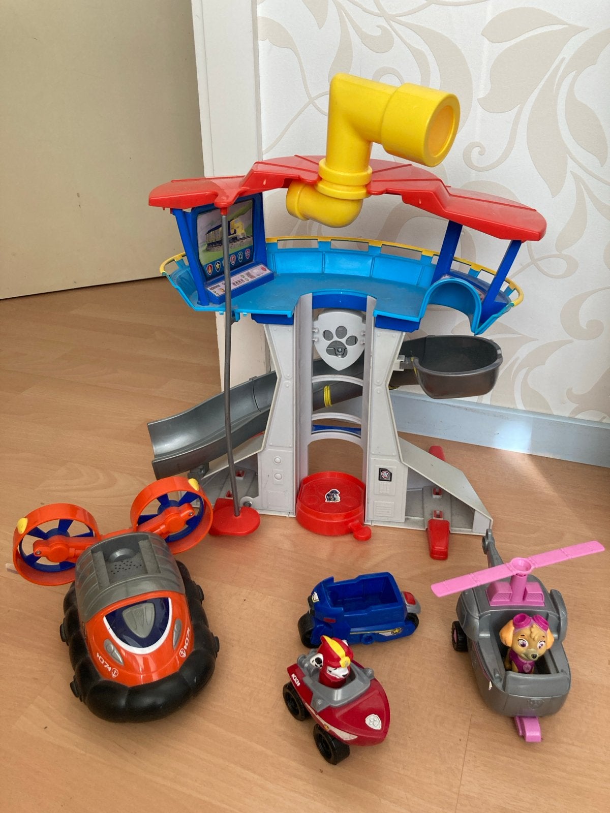 Paw Patrol Uitkijktoren met Voertuigen en Figuren, Ophalen of Verzenden, Gebruikt